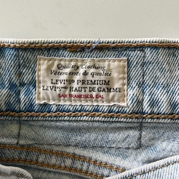 EUC 70’s High Slim Straight Levi’s jeans in a light blue wash. - Picture 14 of 16